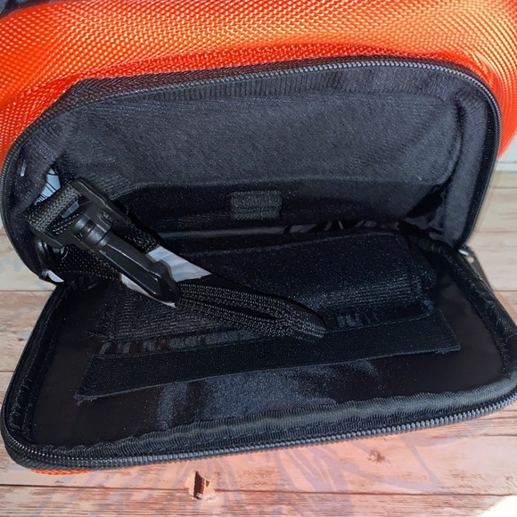 The 3DS Super Mario Universal Transporter Case - Picture 8 of 12